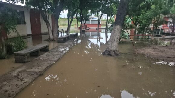 En Villa Unión suspenden clases por inundaciones tras lluvias de este miércoles y jueves en Mazatlán, Sinaloa