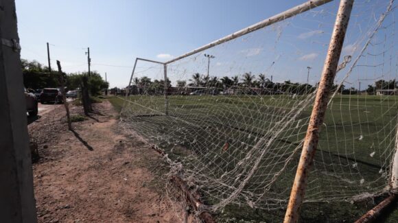 El estadio de futbol de El Caracol, en Guasave, Sinaloa “volverá a brillar” con rehabilitación y cerca perimetral