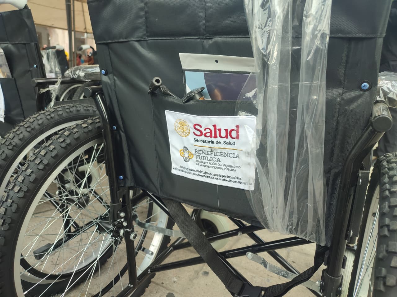 Sillas de ruedas entregas por el DIF