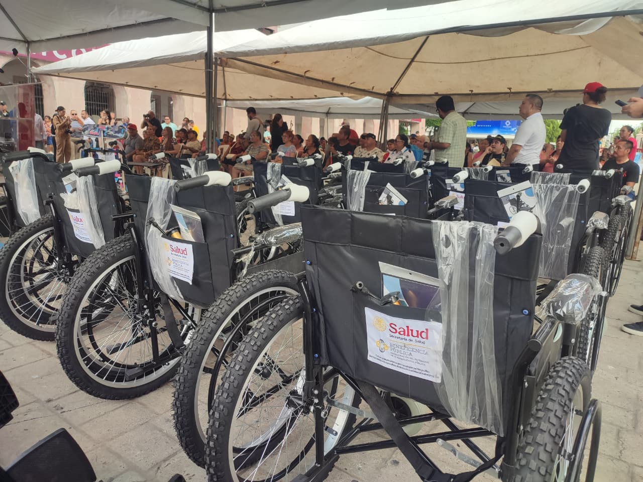 Sillas de ruedas entregas por el DIF