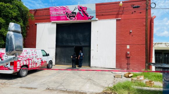 Explosión de cables de alta tensión en una bodega moviliza los cuerpos de auxilio de Los Mochis