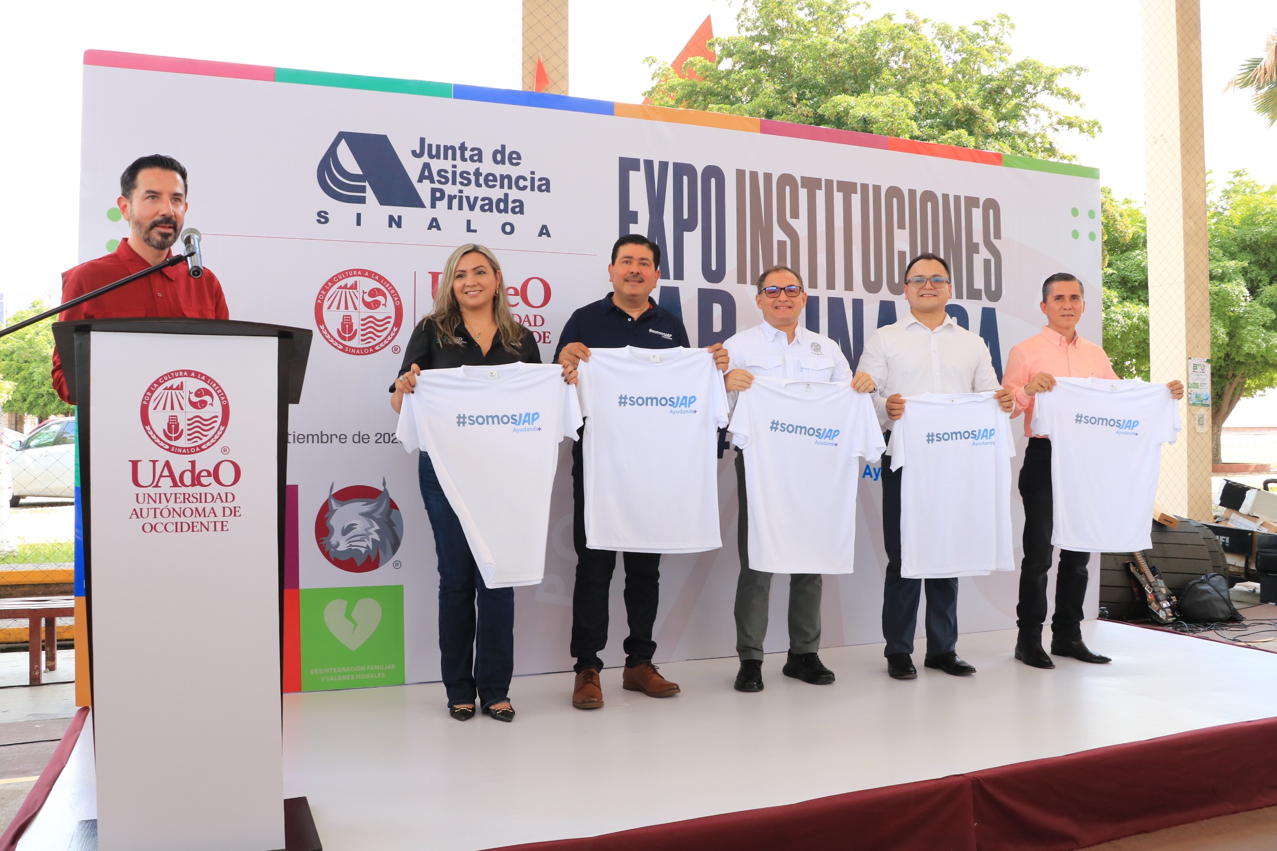 Acerca Expo Instituciones las causas sociales a jóvenes de la UAdeO