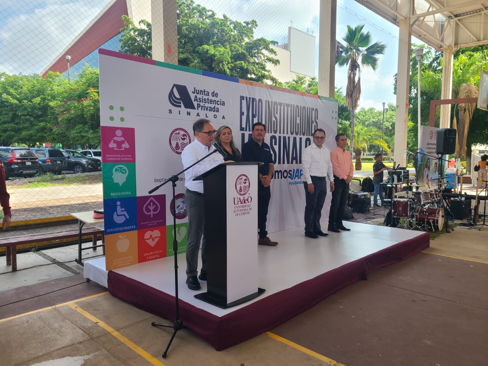 Acerca Expo Instituciones las causas sociales a jóvenes de la UAdeO