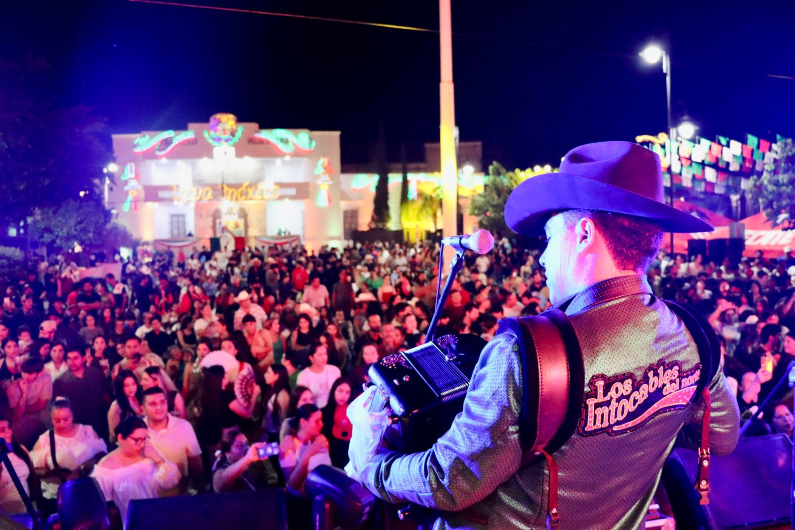 Los Intocables del Norte en el Grito de Independencia de Badiraguato, Sinaloa