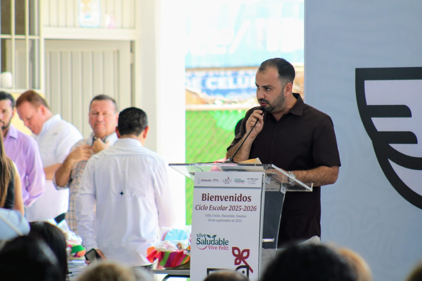 Francisco Javier Barrón Manríquez, director de la primaria Sixto Osuna