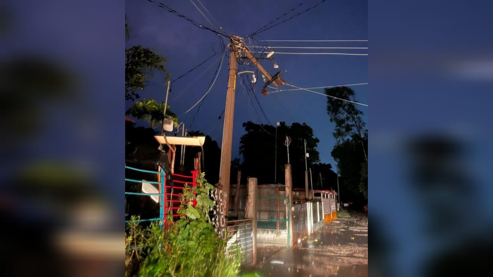 Postes caídos dejó fuerte lluvia en El Fuerte, Sinaloa