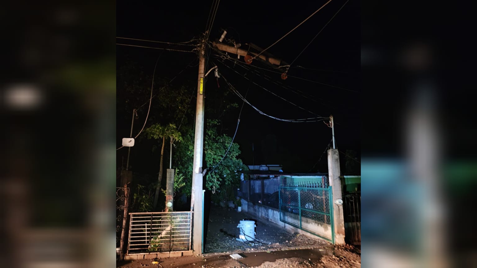 Postes caídos dejó fuerte lluvia en El Fuerte, Sinaloa