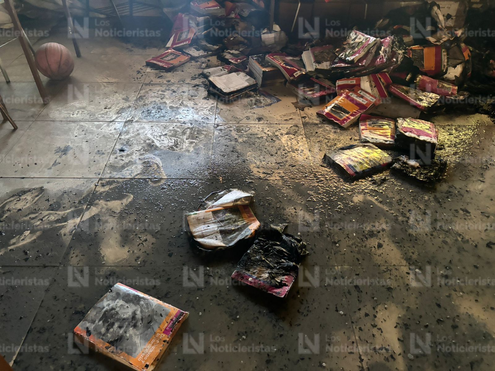 fuertes daños dejo el incendio de la biblioteca en la primaria