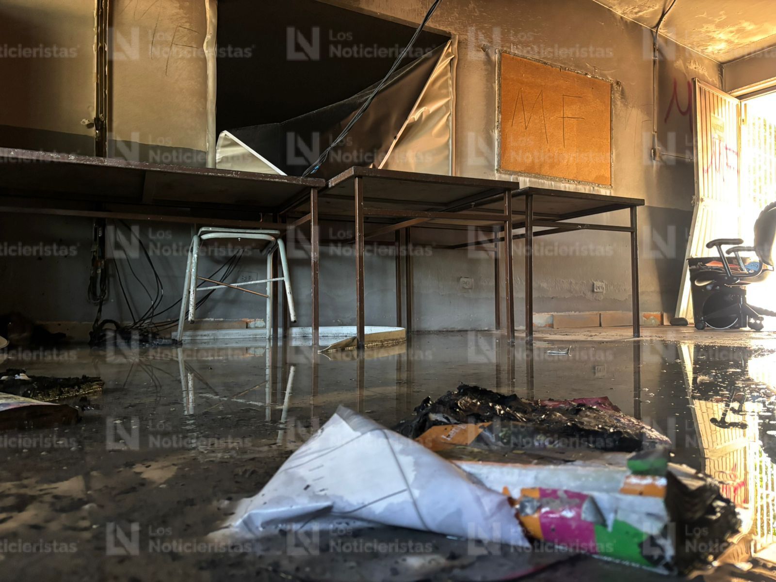 salón de clases quemado