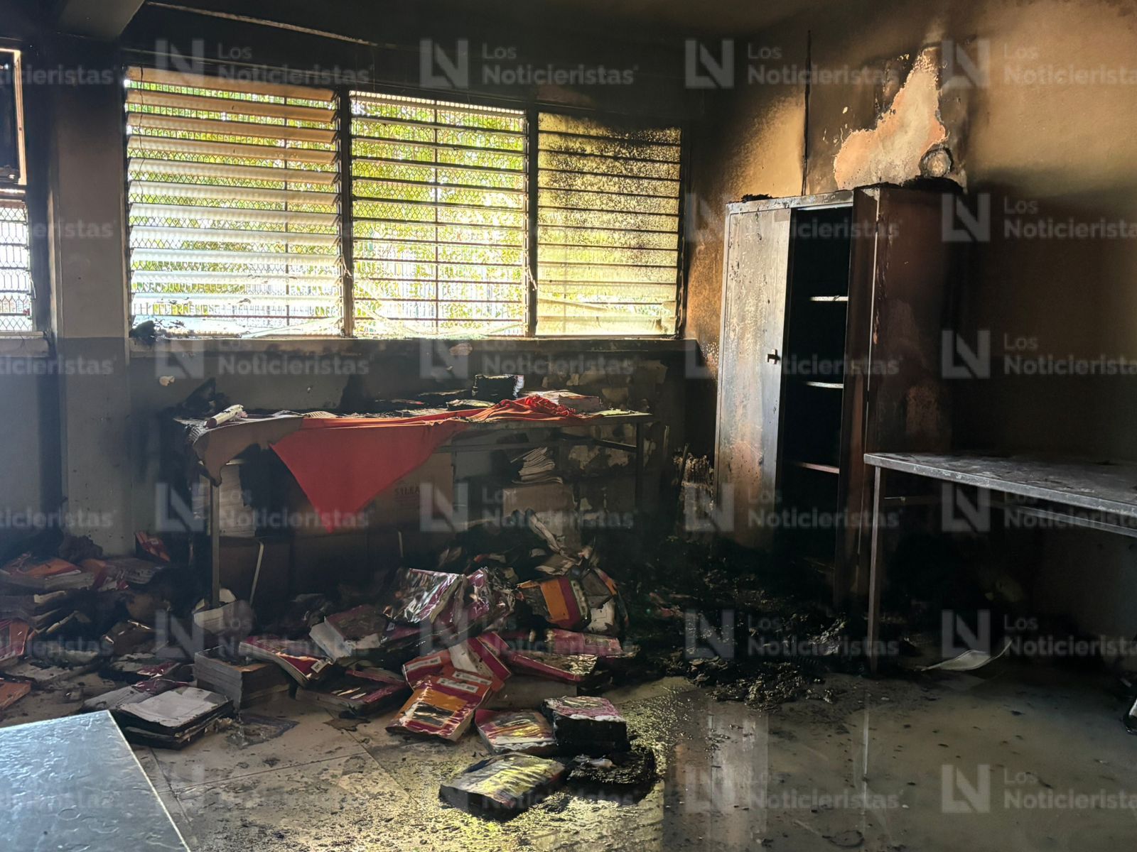 fuertes daños dejo el incendio de la biblioteca en la primaria