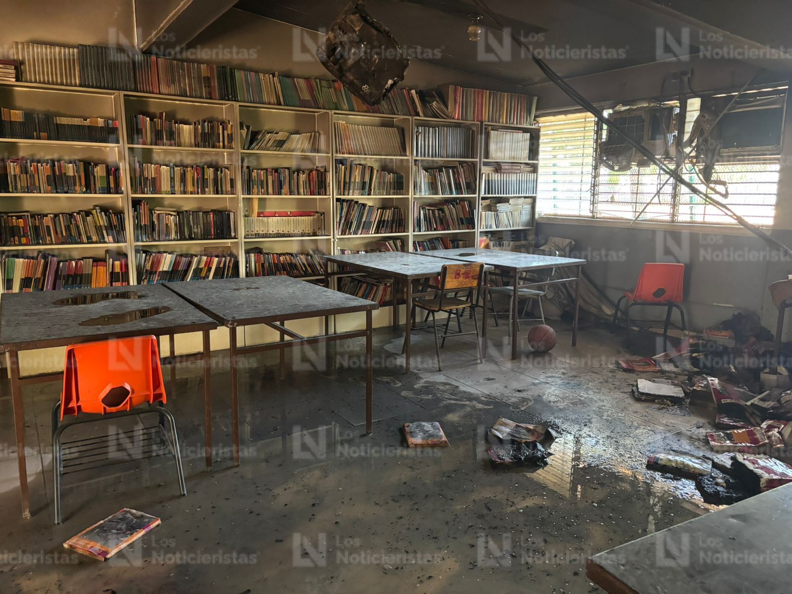 fuertes daños dejo el incendio de la biblioteca en la primaria