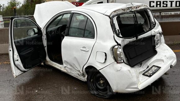 Accidente en la México 15 y el puente a desnivel de Los Mochis, deja tres adultos mayores lesionados