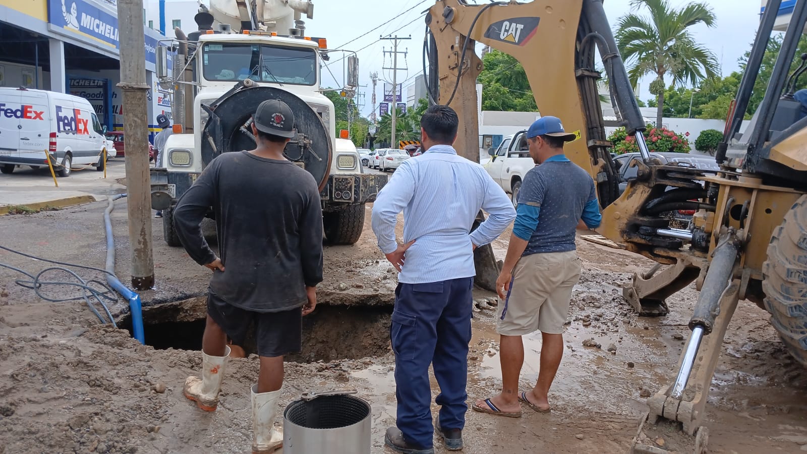 Fuga de agua en Tellerías y Palos Prietos, Mazatlán