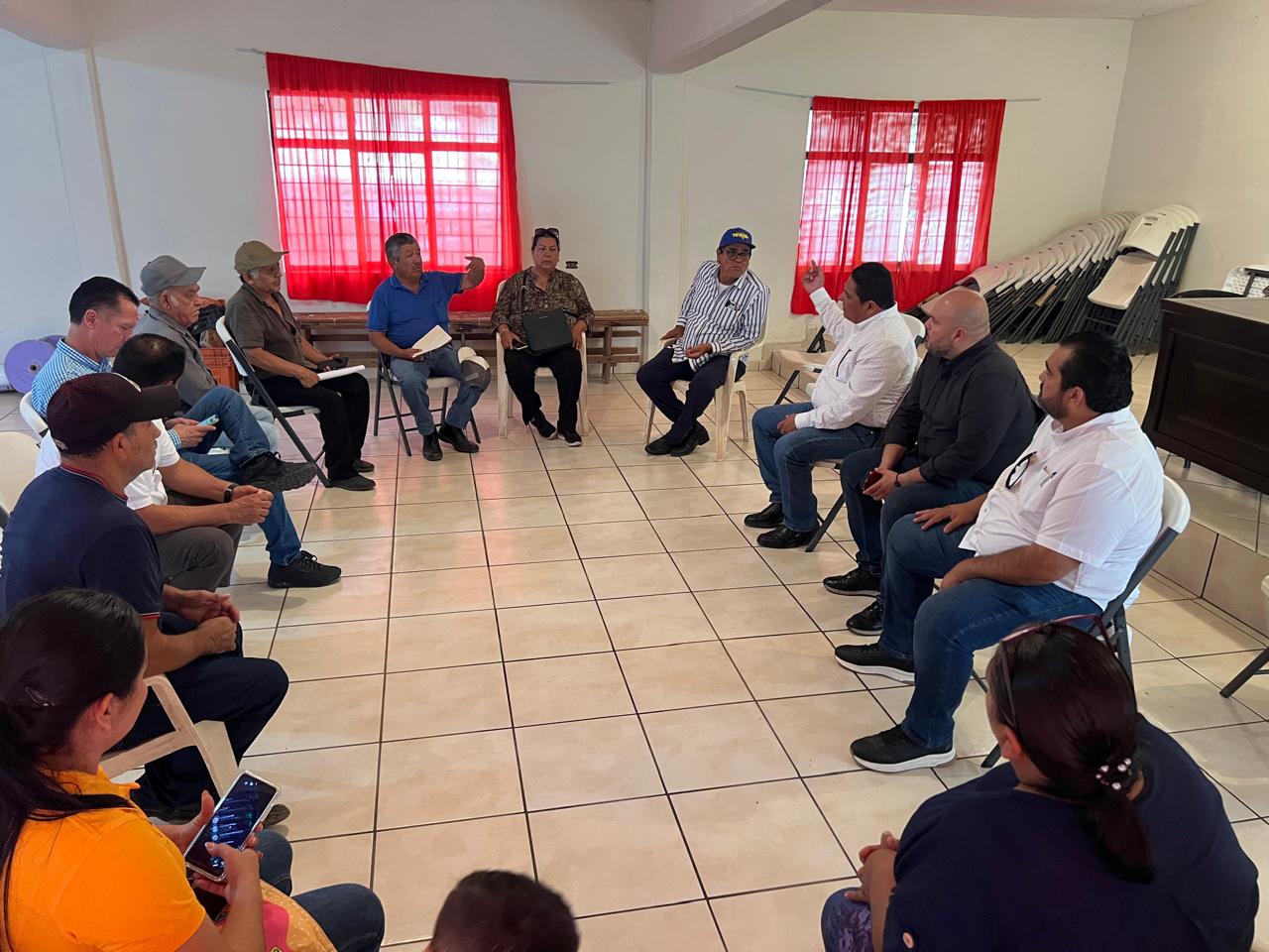 Funcionarios de Ahome recorren El Carrizo escuchando a la población