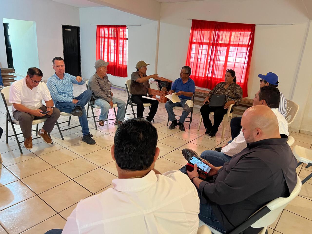 Funcionarios de Ahome recorren El Carrizo escuchando a la población