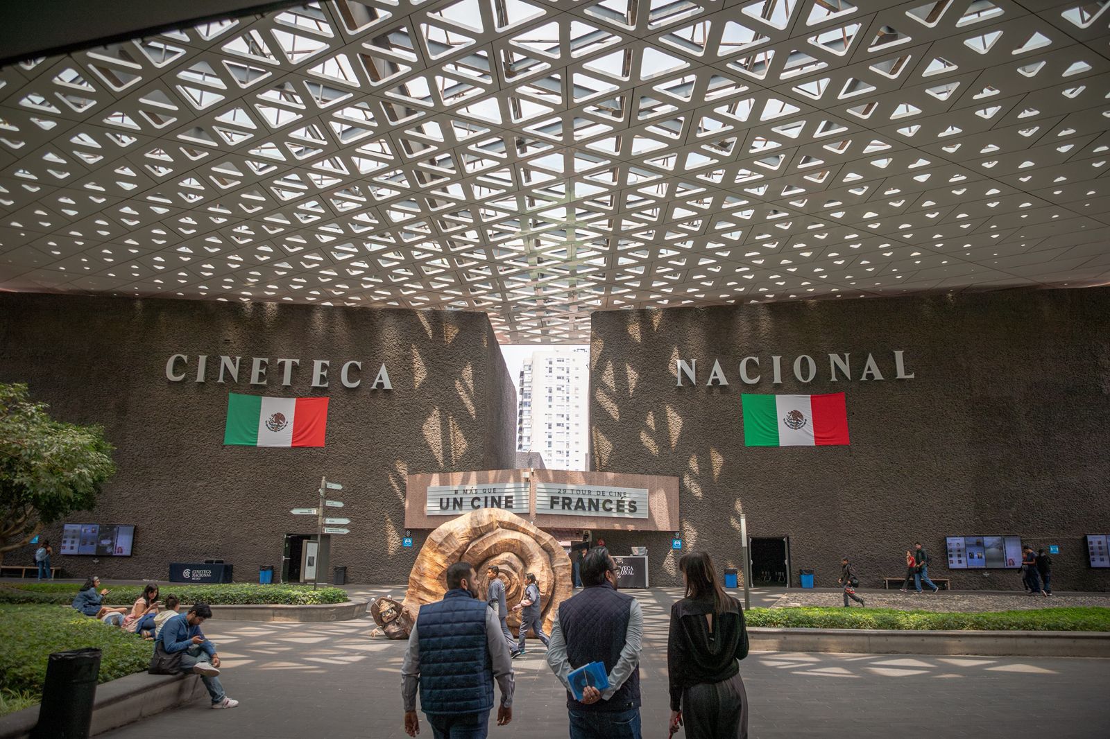 Gámez Mendívil firma convenio con la Cineteca Nacional