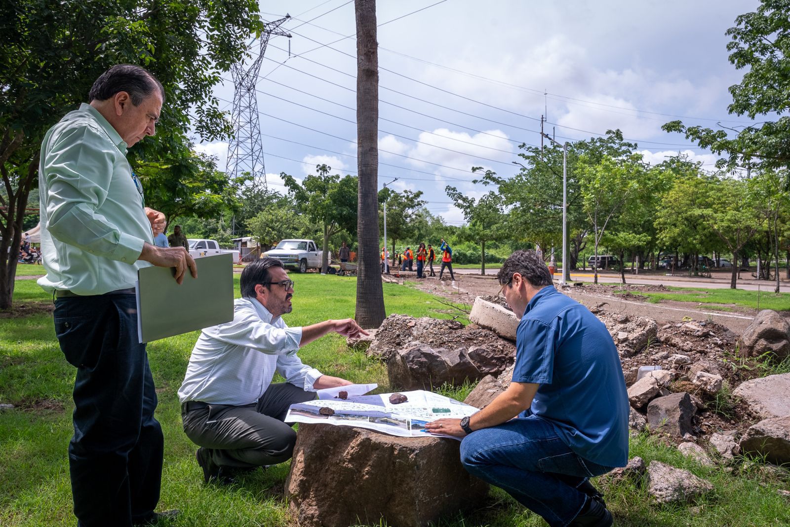 Gámez Mendívil supervisa el proyecto "Sendero Seguro" en el Agricultores