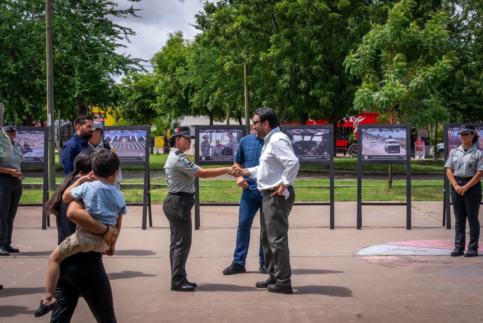 Gámez Mendívil supervisa el proyecto "Sendero Seguro" en el Agricultores
