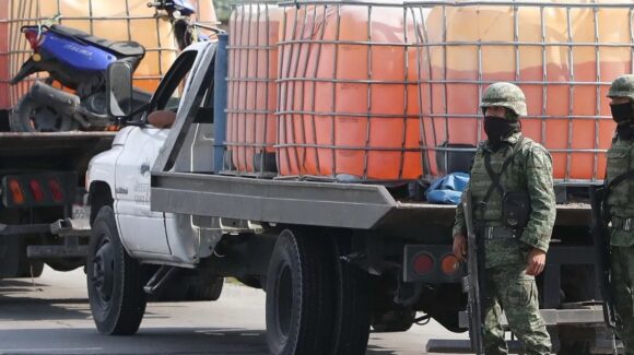 Harfuch: Caen funcionarios vinculados al huachicol; sobrino de exsecretario de Marina, estaría detenido