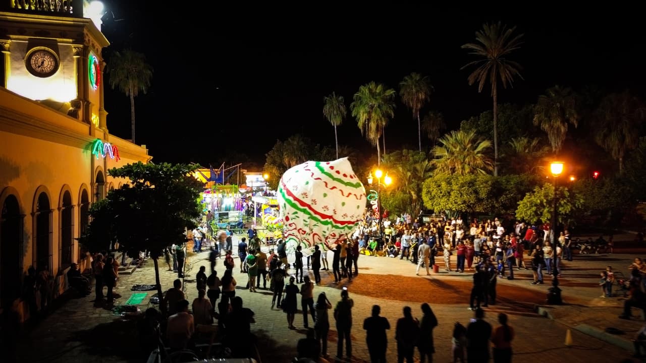 Globos de Cantoya en Mocorito, Sinaloa