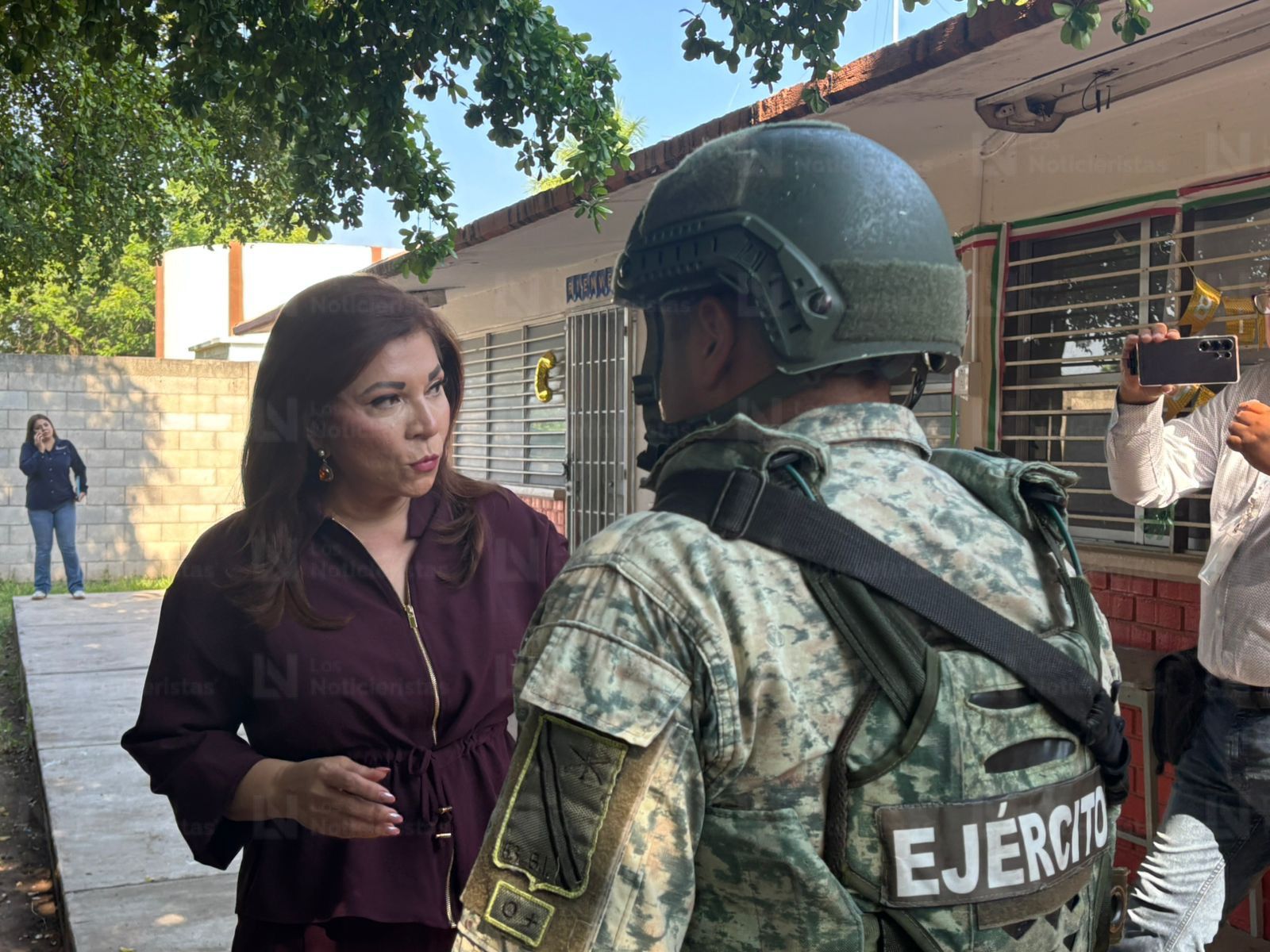 gloria himelda felix niebla en escuela vandalizada de culiacan