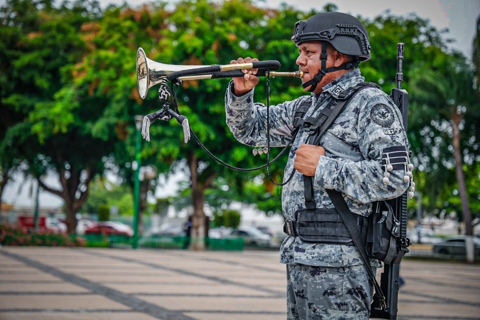 gloria imelda felix encabeza izamiento de bandera