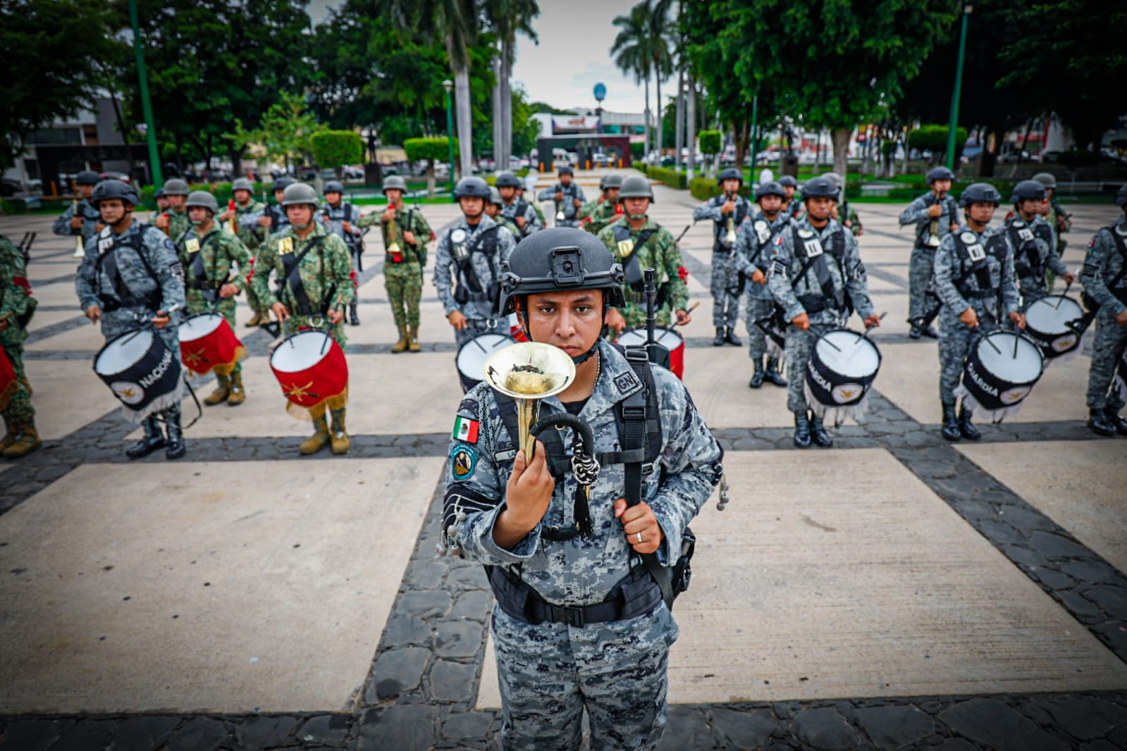 gloria imelda felix encabeza izamiento de bandera