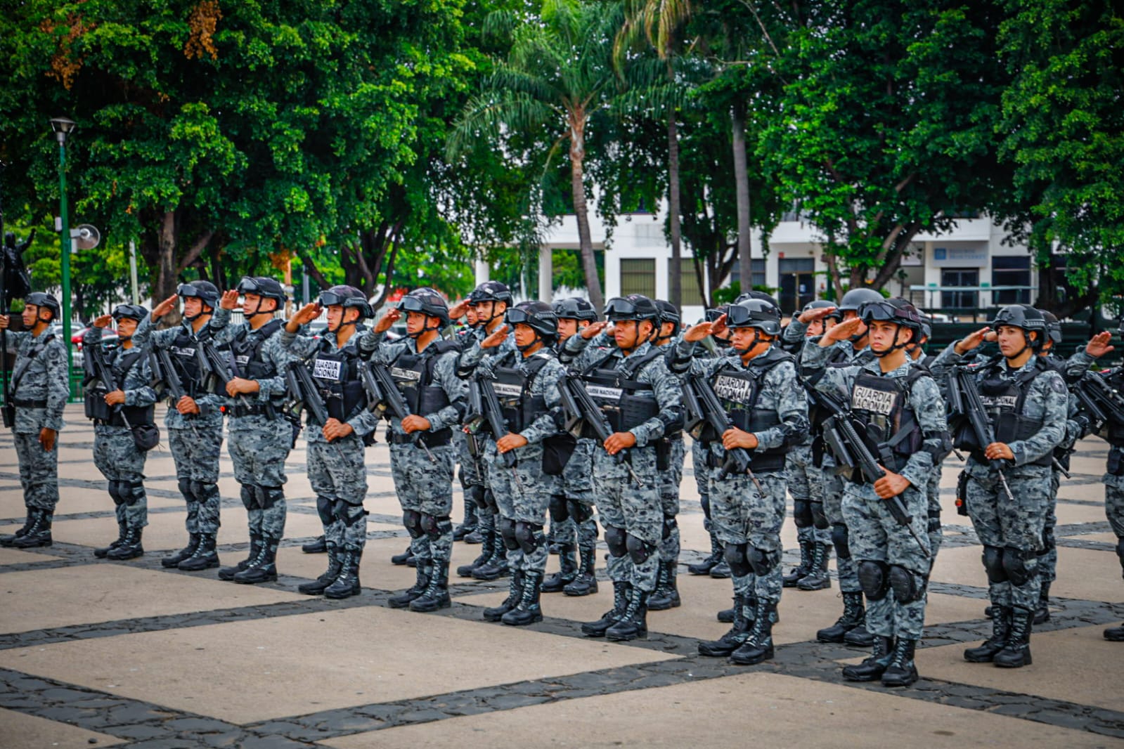 gloria imelda felix encabeza izamiento de bandera