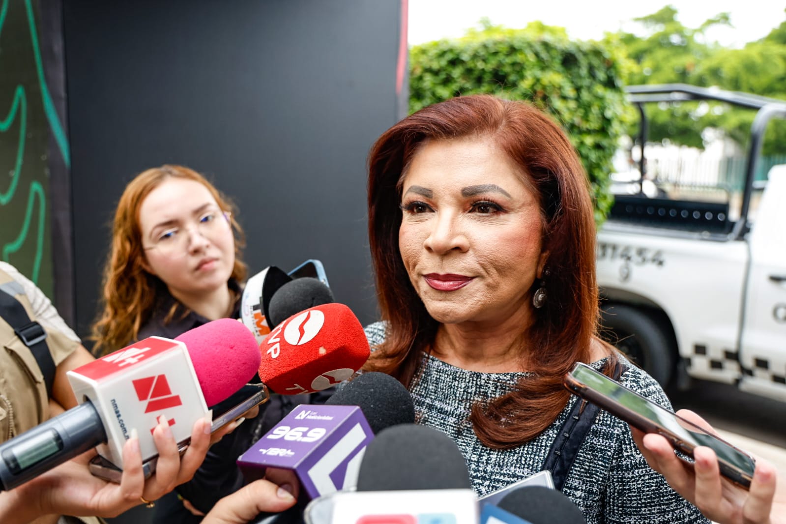 gloria imelda felix encabeza izamiento de bandera