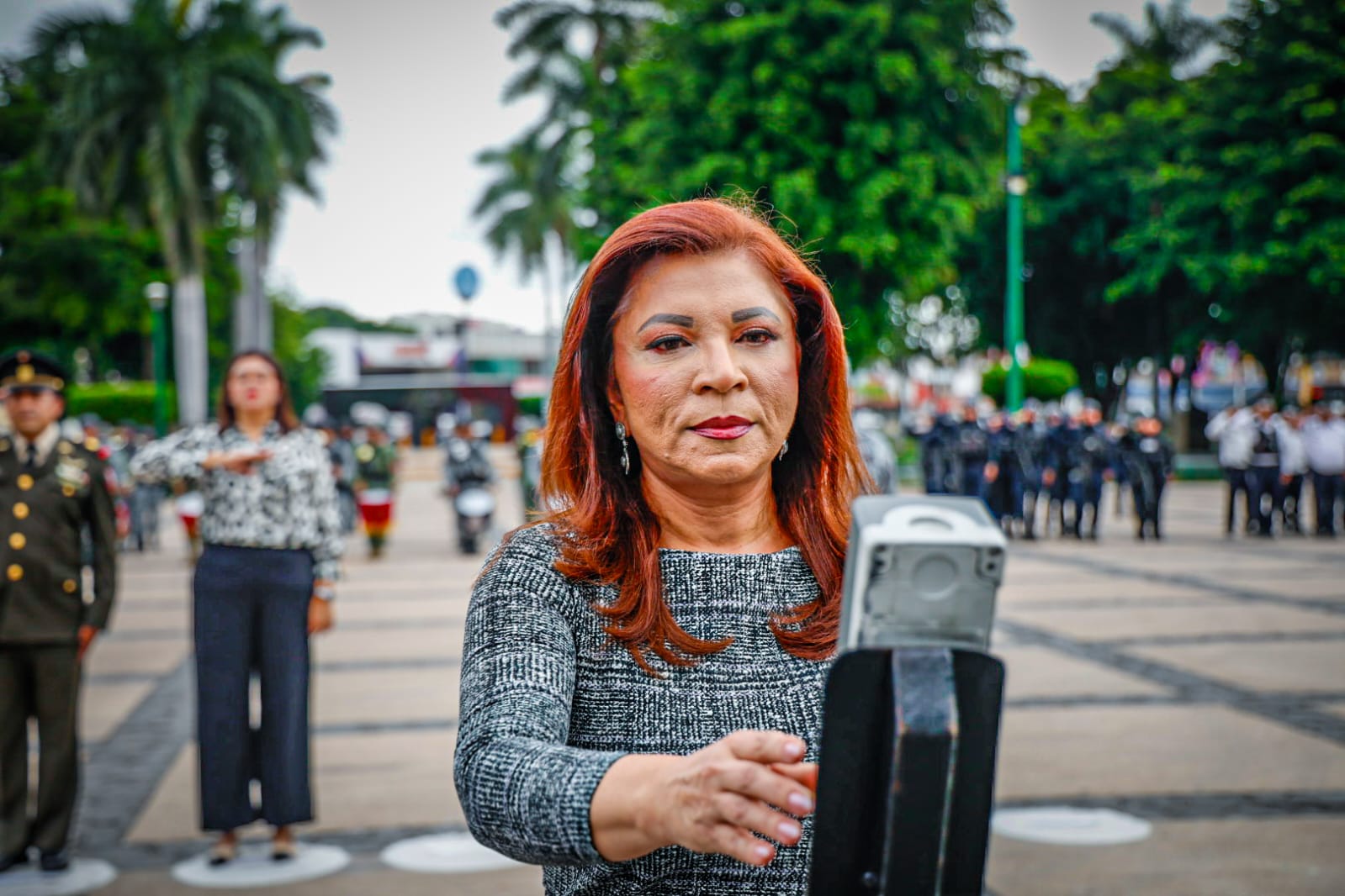 gloria imelda felix encabeza izamiento de bandera