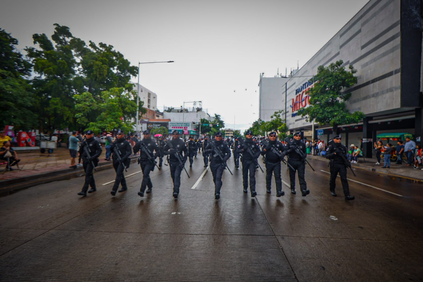 Grupo de Operaciones Especiales Sinaloa (GOES) en el desfile del inicio de la independencia de México