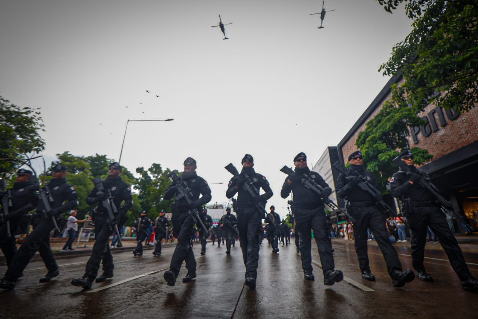 Grupo de Operaciones Especiales Sinaloa (GOES) en el desfile del inicio de la independencia de México
