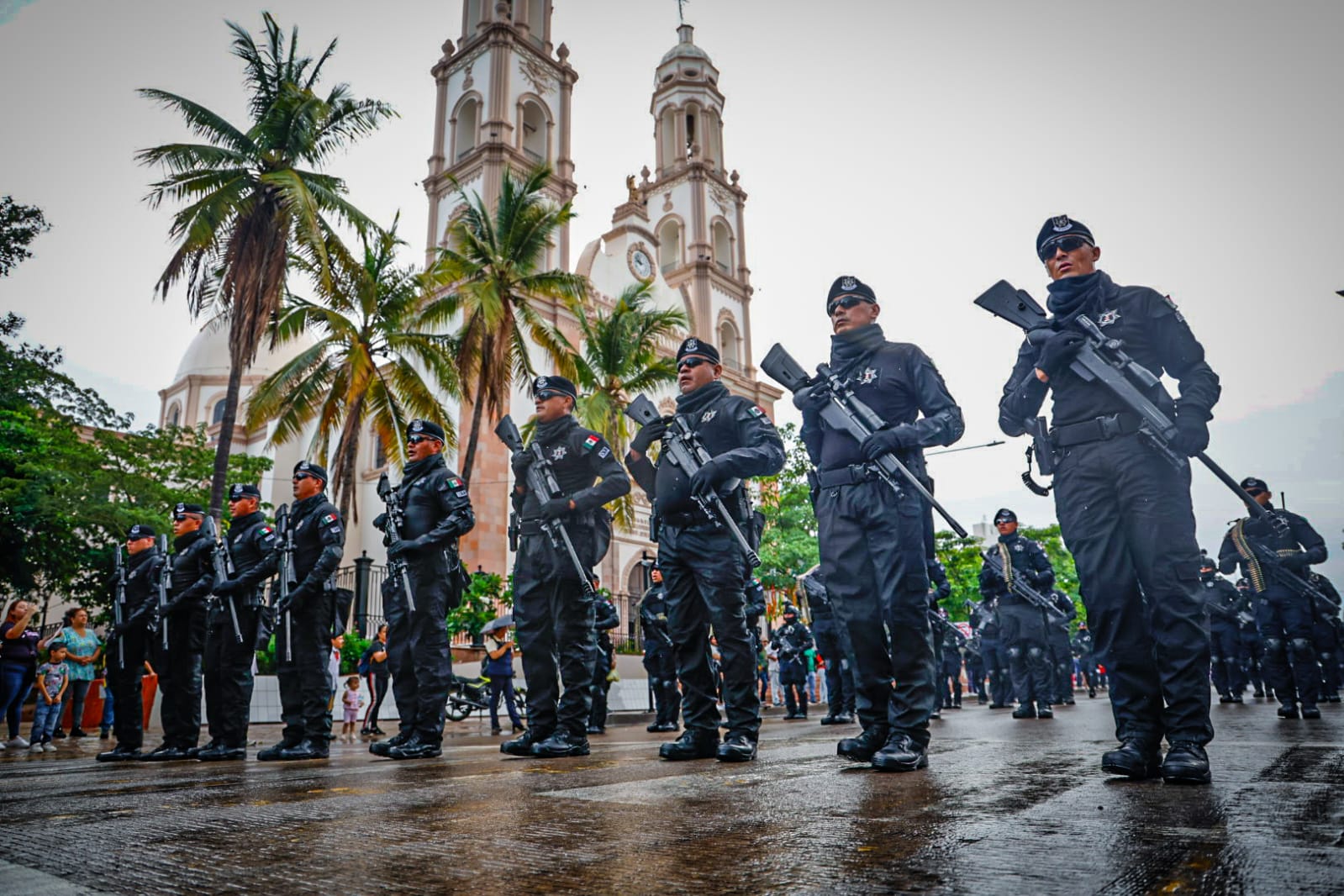 Grupo de Operaciones Especiales Sinaloa (GOES) en el desfile del inicio de la independencia de México
