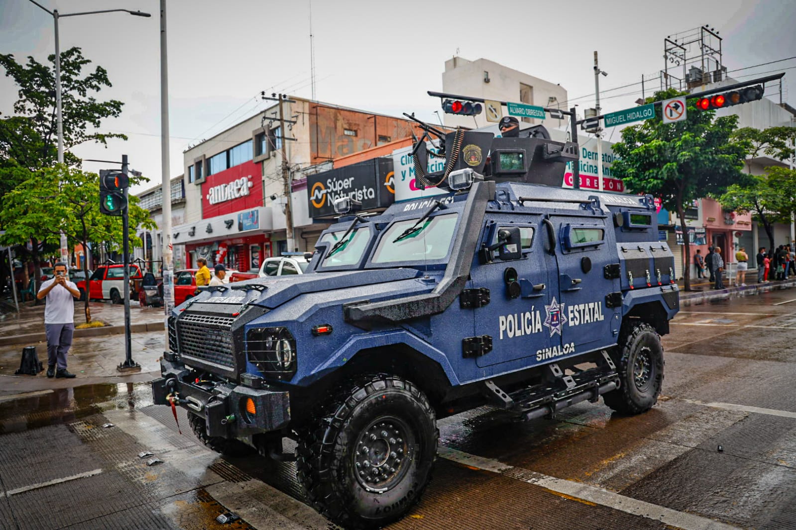 vehículos Ocelotl en el desfile del inicio de la independencia de México