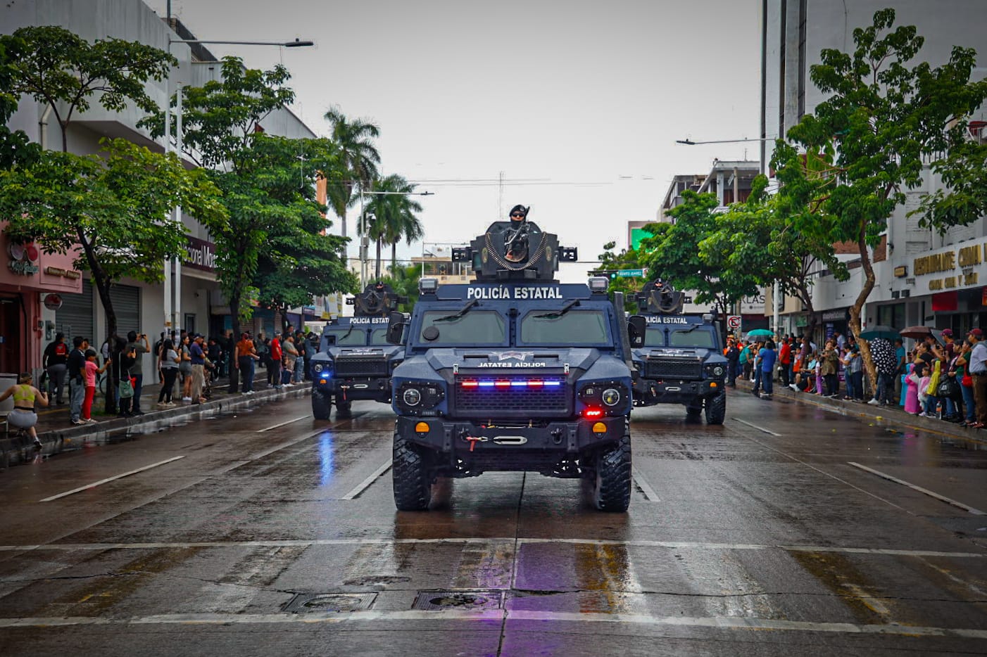 vehículos Ocelotl en el desfile del inicio de la independencia de México