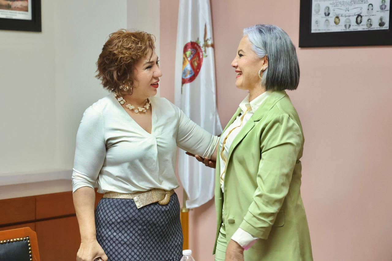 Guadalupe López González, en reunión en el ayuntamiento de Salvador Alvarado