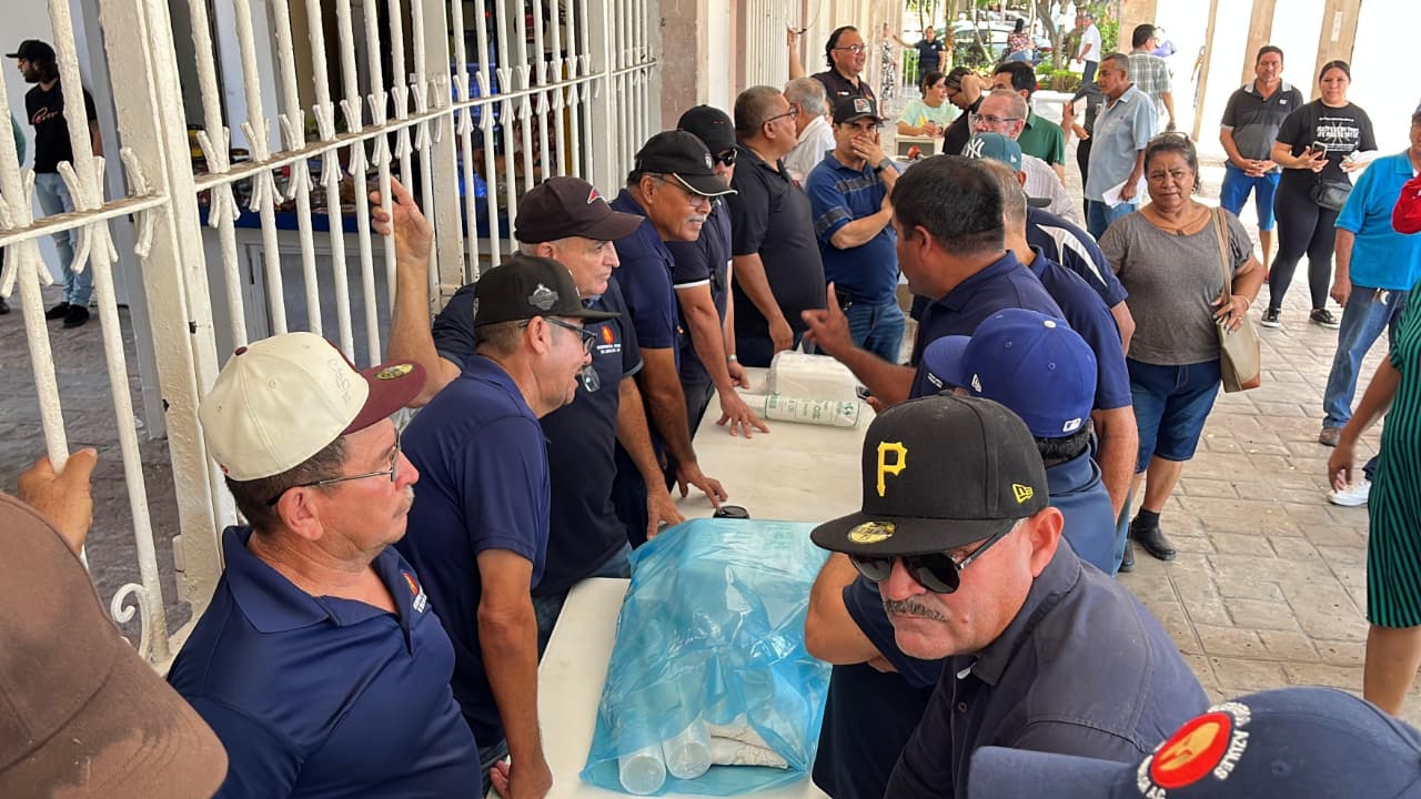 guerreros azules bloqueo todos los accesos al ayuntamiento de mazatlan