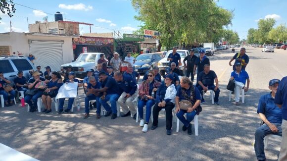 Guerreros Azules intentan tomar Ayuntamiento de Angostura; funcionarios lo impiden y se genera altercado