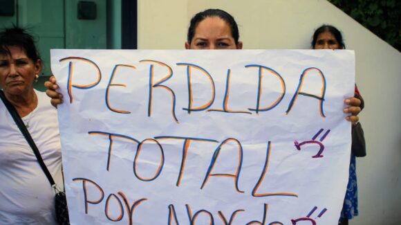 Con el agua “hasta el cuello”, familias de Ojo de Agua en Escuinapa, Sinaloa, piden ayuda a Claudia Sheinbaum