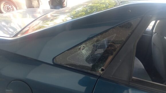 Llega un hombre baleado en un auto con impactos a hospital de Culiacán