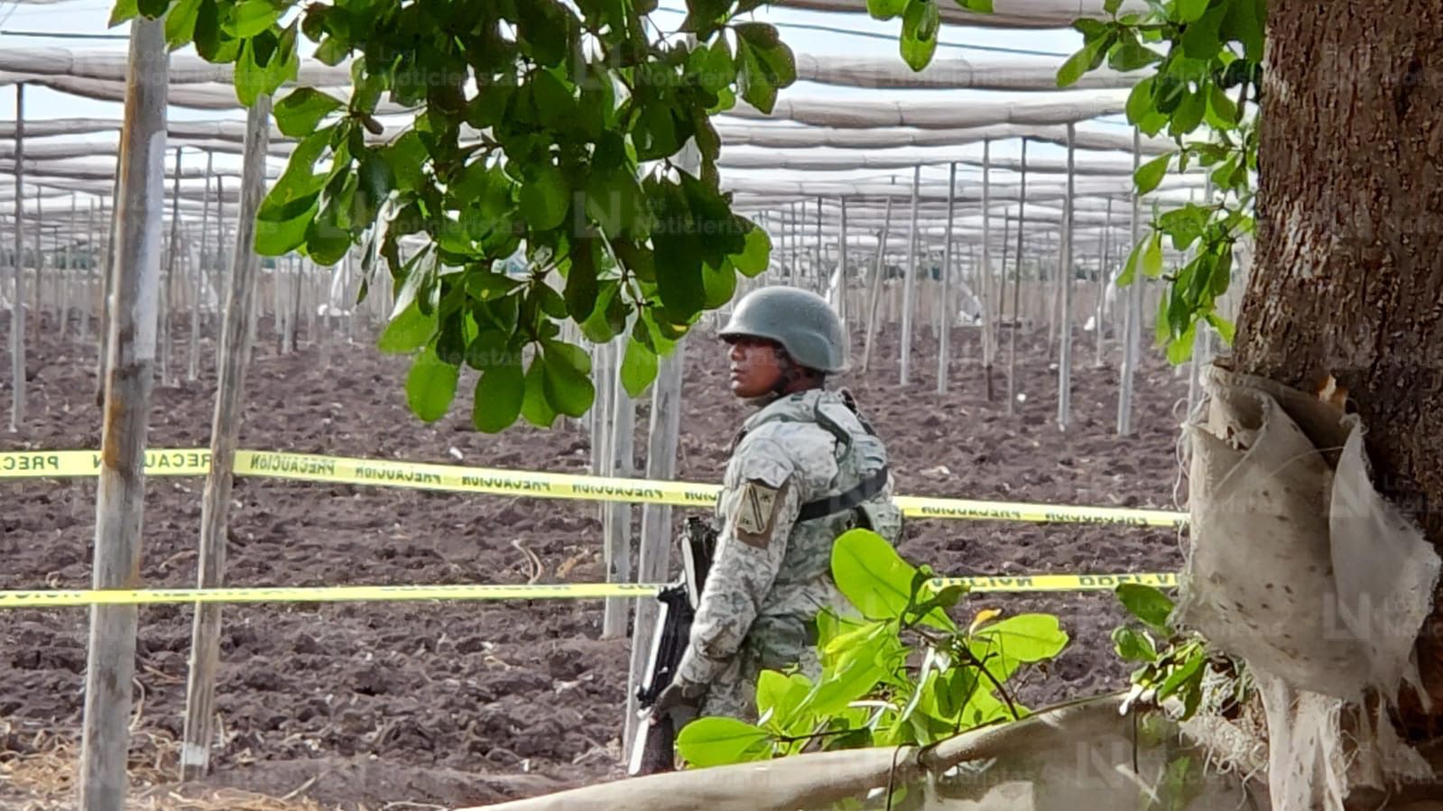 Militar en el lugar donde un hombre fue encontrado sin vida en Costa Rica, Culiacán