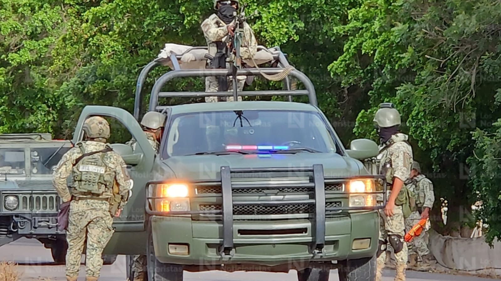 Militares resguardan el lugar donde un hombre fue encontrado sin vida en Costa Rica, Culiacán