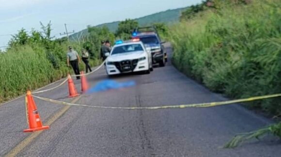 Hombre pierde la vida atropellado en la carretera México 15, cerca de Escuinapa, Sinaloa
