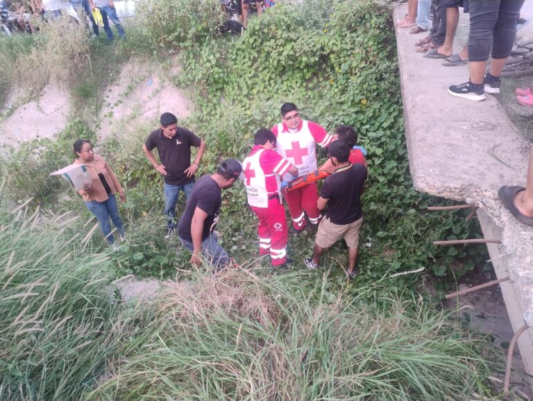 Hombre cae al fondo de un canal en Guasave, Sinaloa