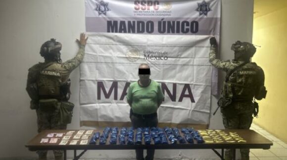 Detienen a un hombre con 80 envoltorios de droga y dinero en efectivo, en Navolato