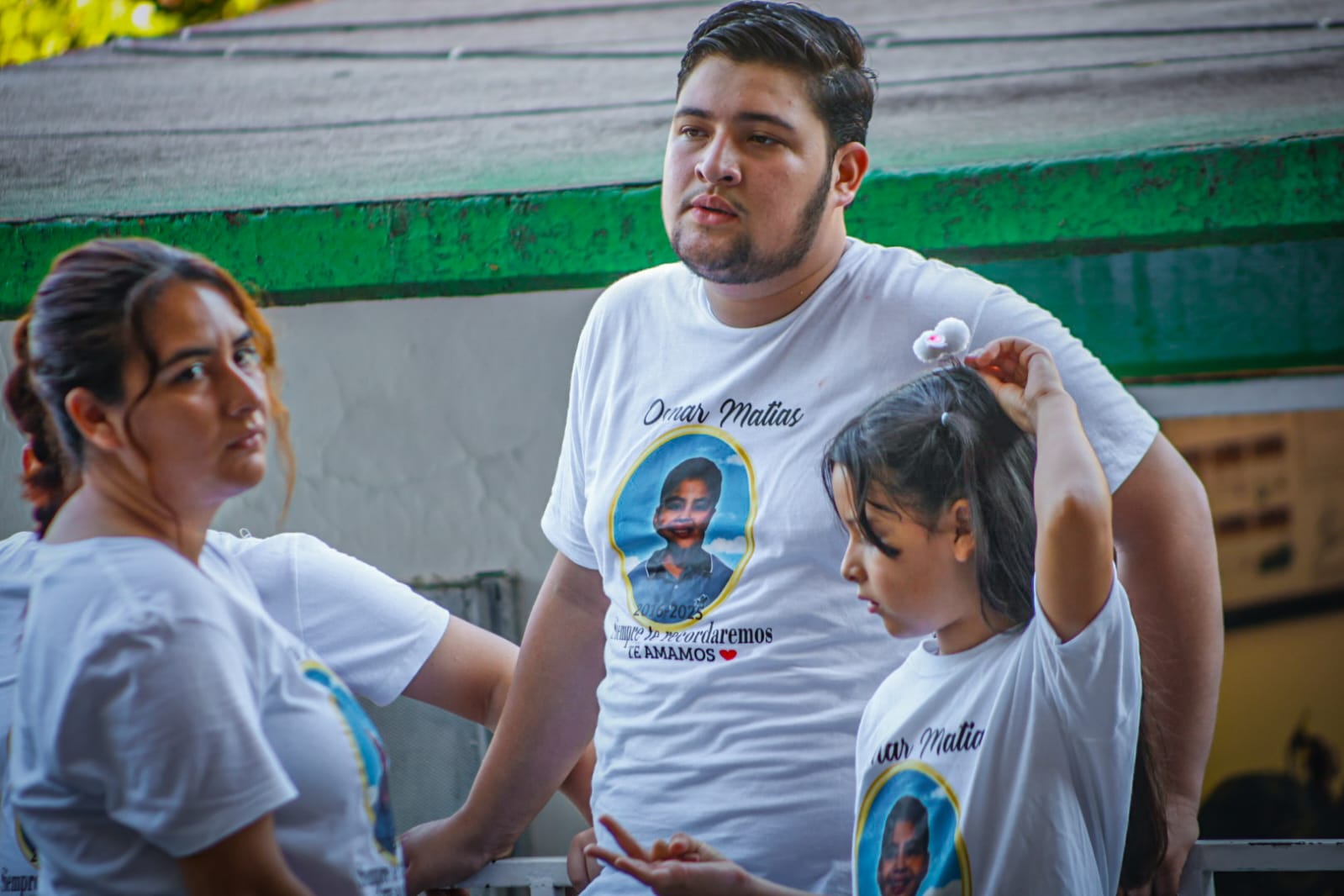 homenaje al niño omar matias en la escuela donde estudiaba
