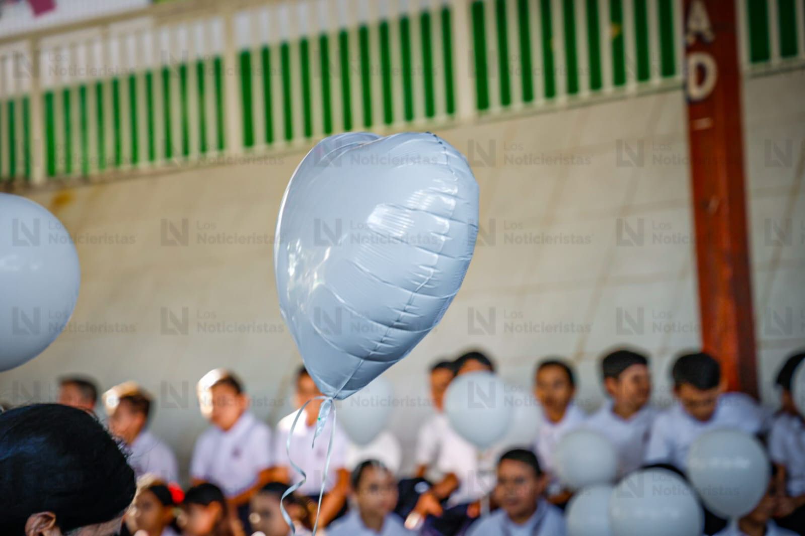 homenaje al niño omar matias en la escuela donde estudiaba