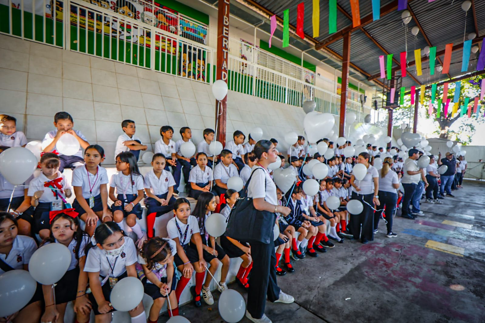 homenaje al niño omar matias en la escuela donde estudiaba