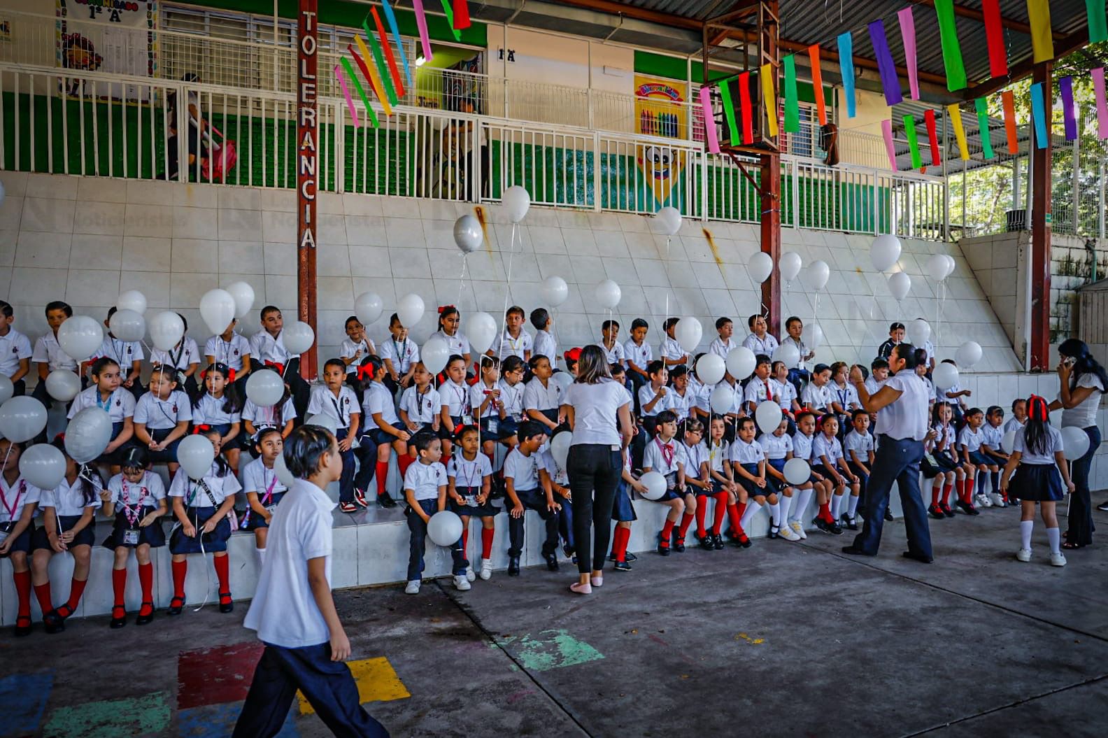 homenaje al niño omar matias en la escuela donde estudiaba