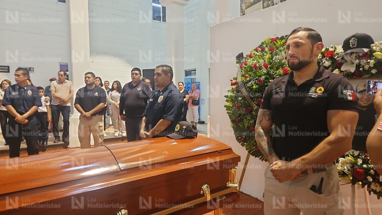 Homenaje de cuerpo presente a elemento de Protección Civil de Navolato